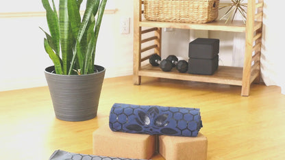 Clever Hot Yoga towel Anti-Slip with Unique Silicon web bottom l Increases traction l Extreme slipping reduction l Ultra absorbent l Quick Drying